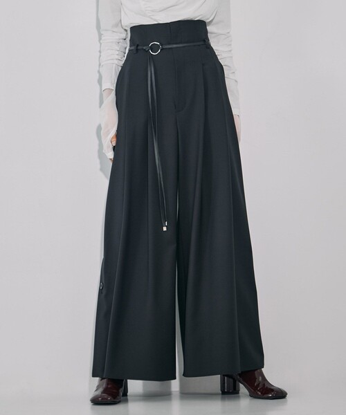 UNITED TOKYO（ユナイテッドトウキョウ）の「【残りわずか！】リングベルトタックワイドパンツ｜ウォッシャブル/防シワ/セットアップ/オフィスカジュアル/オケージョン/細見え/春服（その他パンツ・レディース・グレー/ブラック・1/2）」の14枚目の写真