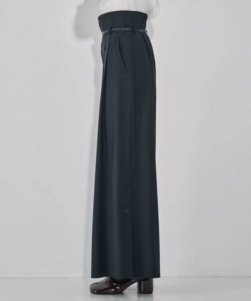 UNITED TOKYO（ユナイテッドトウキョウ）の「【残りわずか！】リングベルトタックワイドパンツ｜ウォッシャブル/防シワ/セットアップ/オフィスカジュアル/オケージョン/細見え/春服（その他パンツ・レディース・グレー/ブラック・1/2）」の15枚目の写真