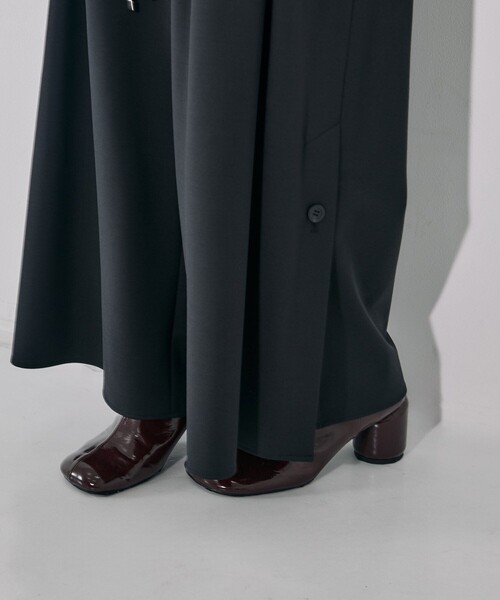 UNITED TOKYO（ユナイテッドトウキョウ）の「【残りわずか！】リングベルトタックワイドパンツ｜ウォッシャブル/防シワ/セットアップ/オフィスカジュアル/オケージョン/細見え/春服（その他パンツ・レディース・グレー/ブラック・1/2）」の19枚目の写真