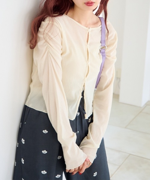 Kastane（カスタネ）の「【新色追加/6色展開/2サイズ展開】ストライプベロアフロッキー2wayカーディガン（カーディガン/ボレロ・レディース・アイボリー/カーキ/ブラック/ブラウン/ブラウン系その他/グレー・FREE/SMALL）」の2枚目の写真