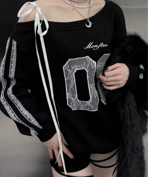 Never mind the XU / Chikashitsu+(ネバーマインド ザ エックスユー / チカシツプラス)の「【nmtc+】lace design number sweat onepiece / 【エヌエムティーシープラス】レースデザインナンバーオーバーサイズスウェットシャツ(スウェット・レディース・ブラック/ホワイト・ONE SIZE)」の1枚目の写真
