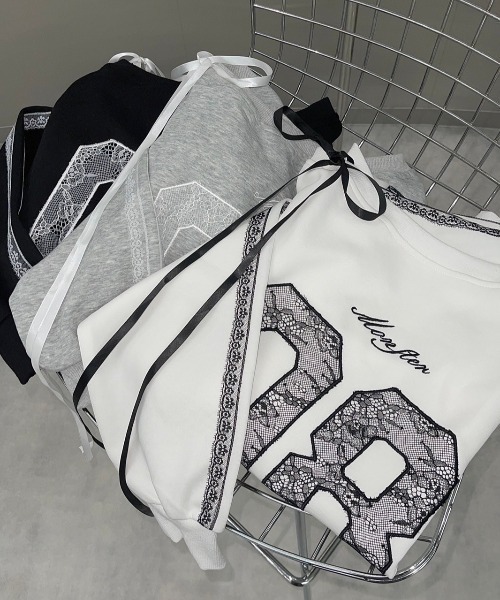 Never mind the XU / Chikashitsu+(ネバーマインド ザ エックスユー / チカシツプラス)の「【nmtc+】lace design number sweat onepiece / 【エヌエムティーシープラス】レースデザインナンバーオーバーサイズスウェットシャツ(スウェット・レディース・ブラック/ホワイト・ONE SIZE)」の4枚目の写真