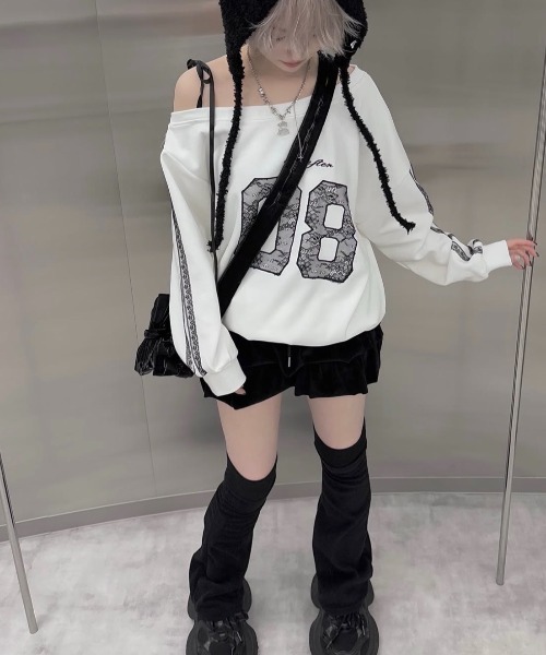 Never mind the XU / Chikashitsu+(ネバーマインド ザ エックスユー / チカシツプラス)の「【nmtc+】lace design number sweat onepiece / 【エヌエムティーシープラス】レースデザインナンバーオーバーサイズスウェットシャツ(スウェット・レディース・ブラック/ホワイト・ONE SIZE)」の7枚目の写真