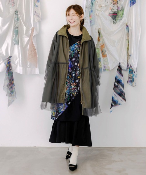 ScoLar（スカラー）の「ScoLar(スカラー) 花蝶刺繍チュール重ねロングブルゾン（ブルゾン・レディース・ブラック/カーキ・MEDIUM）」の3枚目の写真