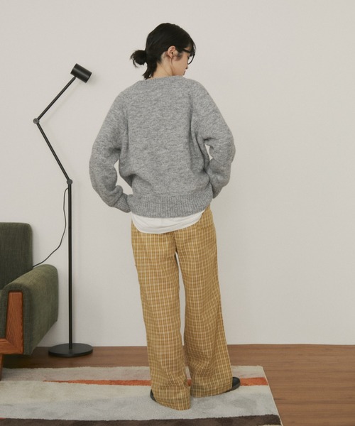 MERLOT（メルロー）の「フラワーモチーフニット（ニット/セーター・レディース・ホワイト/ラベンダー/グレー/ネイビー/ブラウン・FREE）」の16枚目の写真