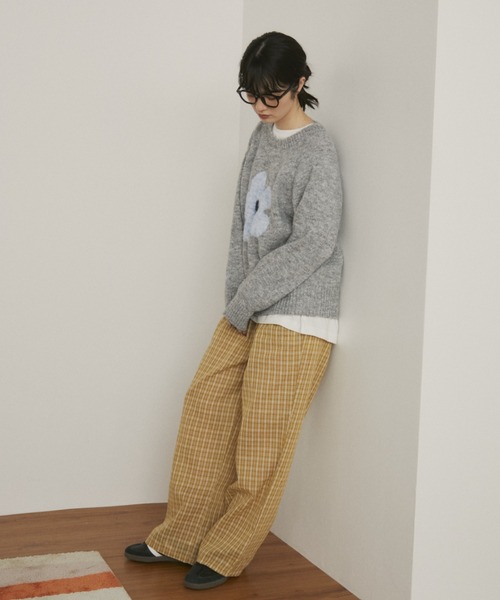 MERLOT（メルロー）の「フラワーモチーフニット（ニット/セーター・レディース・ホワイト/ラベンダー/グレー/ネイビー/ブラウン・FREE）」の15枚目の写真