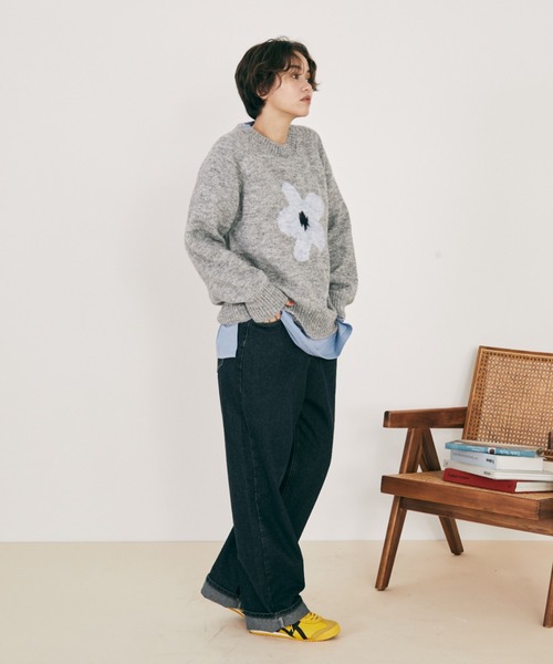 MERLOT（メルロー）の「フラワーモチーフニット（ニット/セーター・レディース・ホワイト/ラベンダー/グレー/ネイビー/ブラウン・FREE）」の9枚目の写真