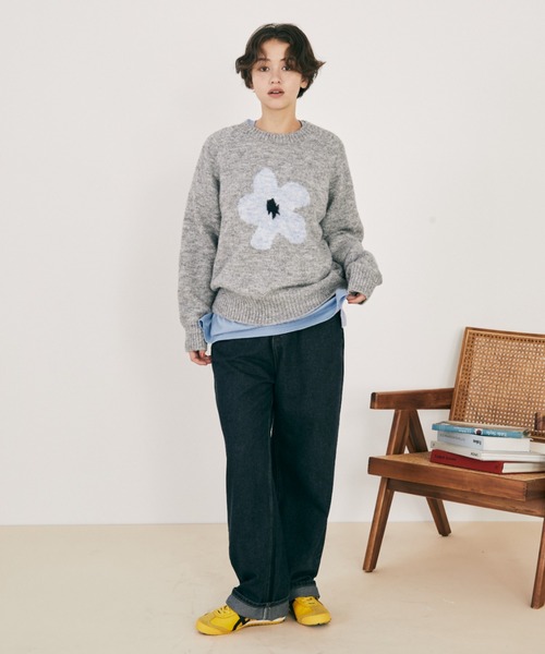 MERLOT（メルロー）の「フラワーモチーフニット（ニット/セーター・レディース・ホワイト/ラベンダー/グレー/ネイビー/ブラウン・FREE）」の8枚目の写真