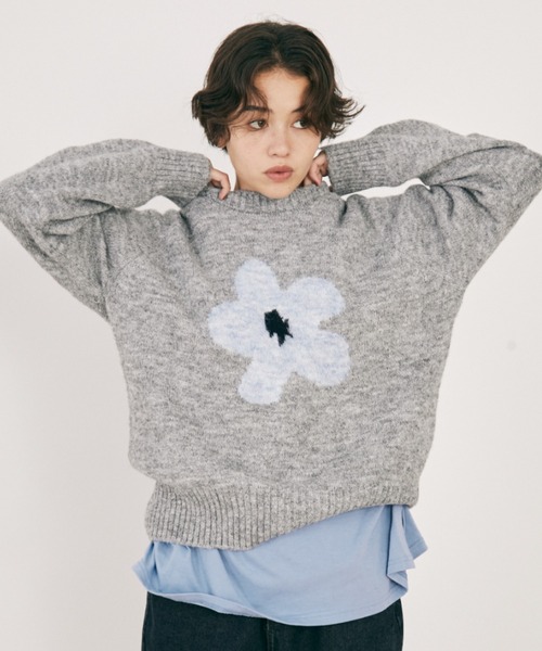 MERLOT（メルロー）の「フラワーモチーフニット（ニット/セーター・レディース・ホワイト/ラベンダー/グレー/ネイビー/ブラウン・FREE）」の7枚目の写真