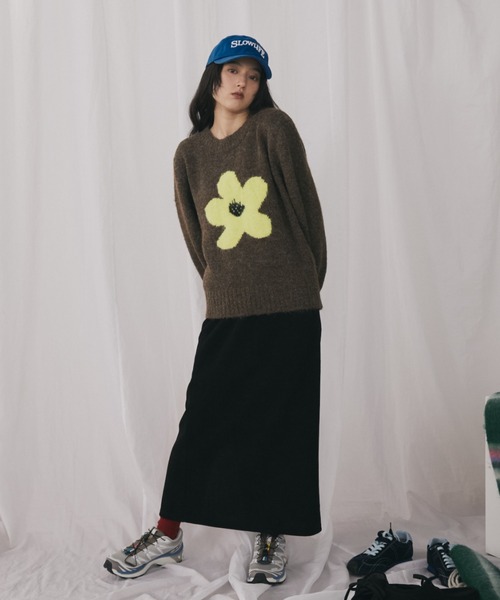 MERLOT（メルロー）の「フラワーモチーフニット（ニット/セーター・レディース・ホワイト/ラベンダー/グレー/ネイビー/ブラウン・FREE）」の22枚目の写真