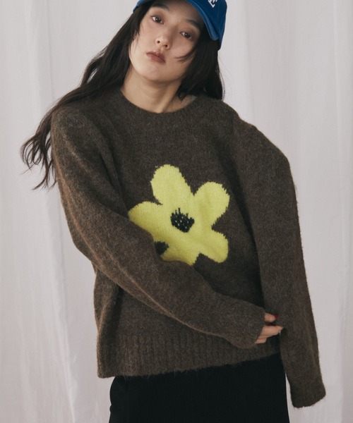 MERLOT（メルロー）の「フラワーモチーフニット（ニット/セーター・レディース・ホワイト/ラベンダー/グレー/ネイビー/ブラウン・FREE）」の19枚目の写真