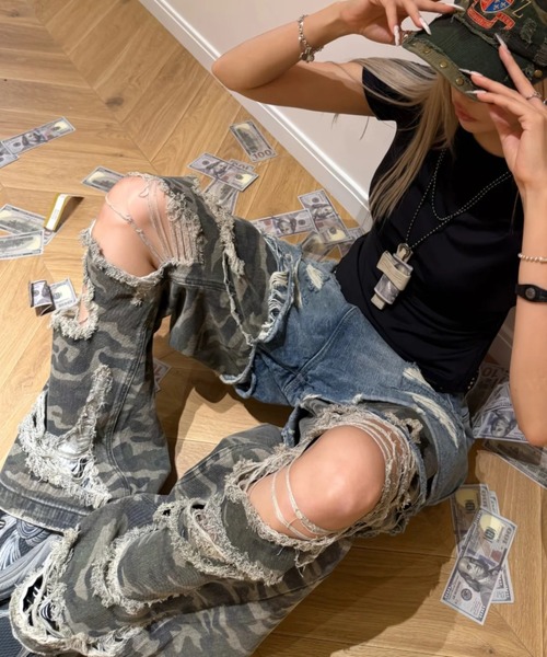 DIAVEL(ディアベル)の「Y2Kムード全開レイヤードデザイン/ダメージデニムワイドパンツ(デニムパンツ・レディース・カーキ・L/M/S)」の8枚目の写真