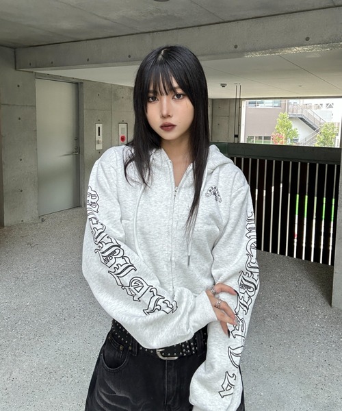 KsG（ケーエスジー）の「Arch Design Lettering Cropped Hoodie（パーカー・レディース・グレー/ブラック・MEDIUM/LARGE/SMALL）」の10枚目の写真