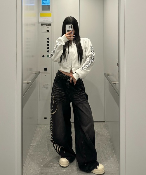 KsG（ケーエスジー）の「Arch Design Lettering Cropped Hoodie（パーカー・レディース・グレー/ブラック・MEDIUM/LARGE/SMALL）」の9枚目の写真