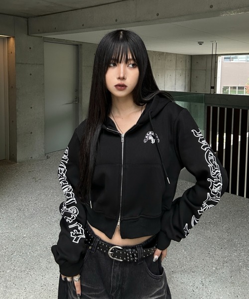 KsG（ケーエスジー）の「Arch Design Lettering Cropped Hoodie（パーカー・レディース・グレー/ブラック・MEDIUM/LARGE/SMALL）」の19枚目の写真