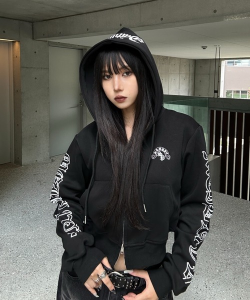 KsG（ケーエスジー）の「Arch Design Lettering Cropped Hoodie（パーカー・レディース・グレー/ブラック・MEDIUM/LARGE/SMALL）」の17枚目の写真