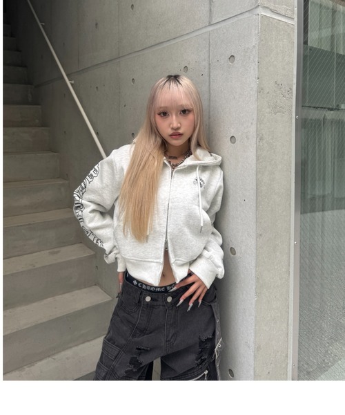 KsG（ケーエスジー）の「Arch Design Lettering Cropped Hoodie（パーカー・レディース・グレー/ブラック・MEDIUM/LARGE/SMALL）」の14枚目の写真