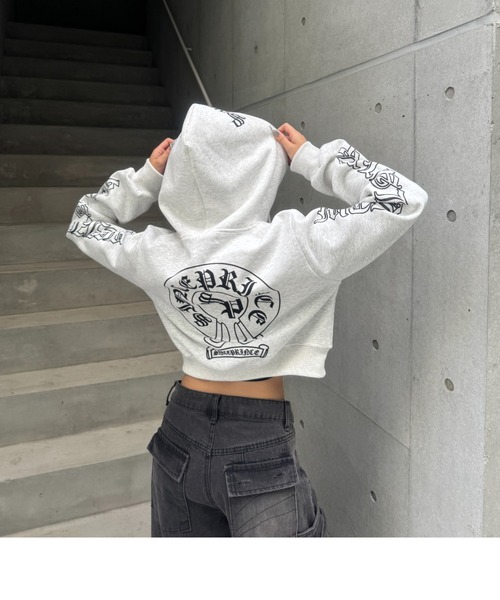 KsG（ケーエスジー）の「Arch Design Lettering Cropped Hoodie（パーカー・レディース・グレー/ブラック・MEDIUM/LARGE/SMALL）」の4枚目の写真