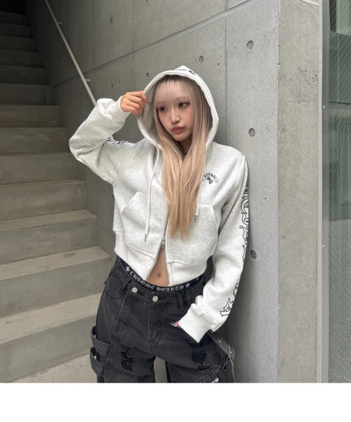 KsG（ケーエスジー）の「Arch Design Lettering Cropped Hoodie（パーカー・レディース・グレー/ブラック・MEDIUM/LARGE/SMALL）」の7枚目の写真
