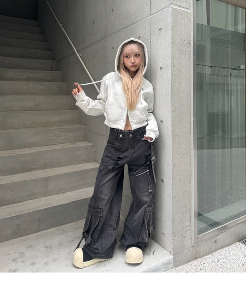 KsG（ケーエスジー）の「Arch Design Lettering Cropped Hoodie（パーカー・レディース・グレー/ブラック・MEDIUM/LARGE/SMALL）」の13枚目の写真