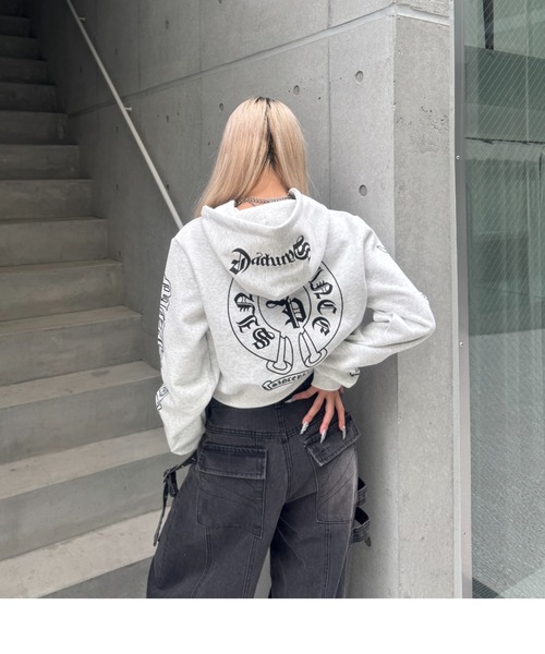 KsG（ケーエスジー）の「Arch Design Lettering Cropped Hoodie（パーカー・レディース・グレー/ブラック・MEDIUM/LARGE/SMALL）」の6枚目の写真