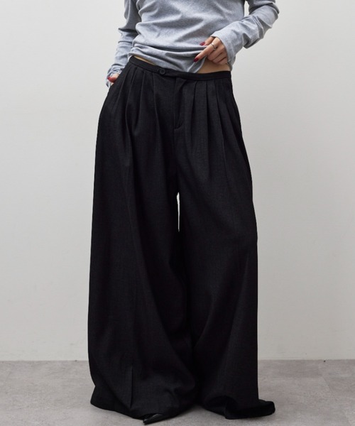 HANNE(アン)の「ローウエストタックワイドパンツ(スラックス・レディース・ブラック/ネイビー・MEDIUM/SMALL)」の1枚目の写真