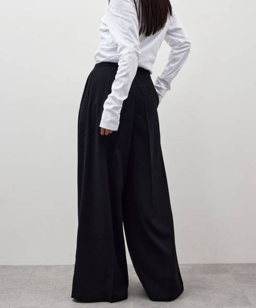 HANNE(アン)の「ローウエストタックワイドパンツ(スラックス・レディース・ブラック/ネイビー・MEDIUM/SMALL)」の16枚目の写真