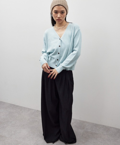 HANNE(アン)の「ローウエストタックワイドパンツ(スラックス・レディース・ブラック/ネイビー・MEDIUM/SMALL)」の13枚目の写真