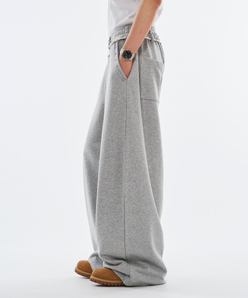 WISH FOR EVER（ウィッシュフォーエバー）の「STUDS DESIGN CURVE SWEAT PANTS / スタッズデザインカーブスウェットパンツ（その他パンツ・メンズ・グレー/ブラック・LARGE/SMALL/MEDIUM）」の14枚目の写真