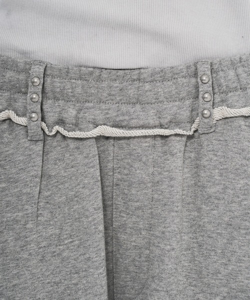 WISH FOR EVER（ウィッシュフォーエバー）の「STUDS DESIGN CURVE SWEAT PANTS / スタッズデザインカーブスウェットパンツ（その他パンツ・メンズ・グレー/ブラック・LARGE/SMALL/MEDIUM）」の18枚目の写真