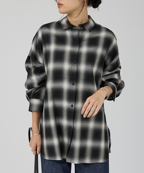 Rouge vif（ルージュヴィフ）の「オンブレーチェックオーバーシャツ（シャツ/ブラウス・レディース・グレー/ブラウン・フリー）」の2枚目の写真