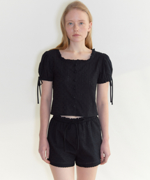 SINOON（シヌーン）の「Eyelet Blouse (Black)（シャツ/ブラウス・レディース）」