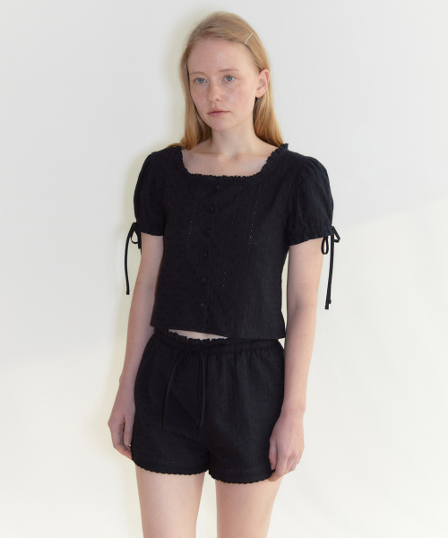 SINOON（シヌーン）の「Eyelet Blouse (Black)（シャツ/ブラウス・レディース・ブラック・FREE）」の4枚目の写真