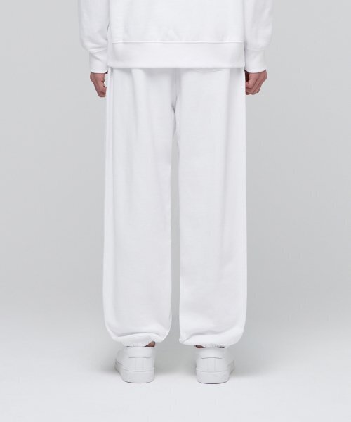 MUSINSA STANDARD（ムシンサスタンダード）の「ワイドスウェットパンツ[ホワイト]（スウェットパンツ・メンズ・その他・SMALL/XX-LARGE）」の2枚目の写真