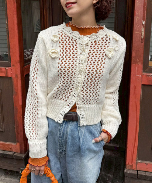 DOUBLE NAME（ダブルネーム）の「透かし編みフラワーモチーフニットカーデ（カーディガン/ボレロ・レディース・オフホワイト/グレー・FREE）」の3枚目の写真