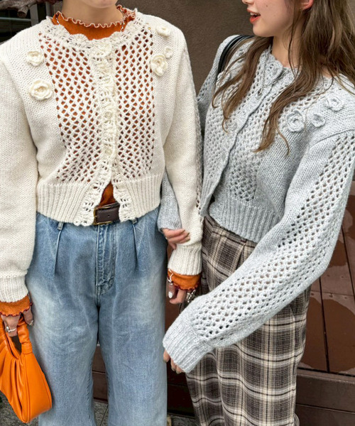 DOUBLE NAME（ダブルネーム）の「透かし編みフラワーモチーフニットカーデ（カーディガン/ボレロ・レディース・オフホワイト/グレー・FREE）」の6枚目の写真