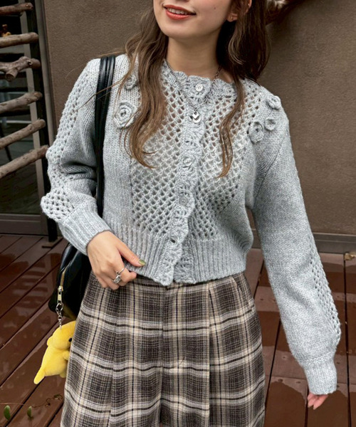 DOUBLE NAME（ダブルネーム）の「透かし編みフラワーモチーフニットカーデ（カーディガン/ボレロ・レディース・オフホワイト/グレー・FREE）」の12枚目の写真