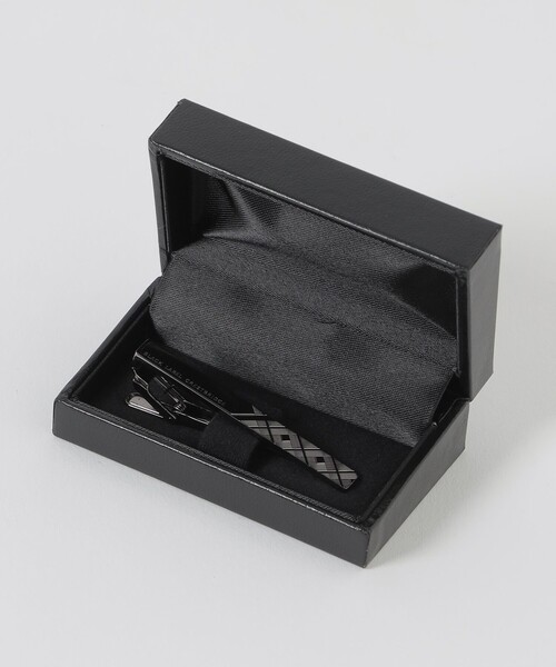 BLACK LABEL CRESTBRIDGE（ブラックレーベル・クレストブリッジ）の「クレストブリッジチェックハーフダイヤカットタイバー（ネクタイピン・メンズ・グレー系その他2/ブラック・FREE）」の7枚目の写真