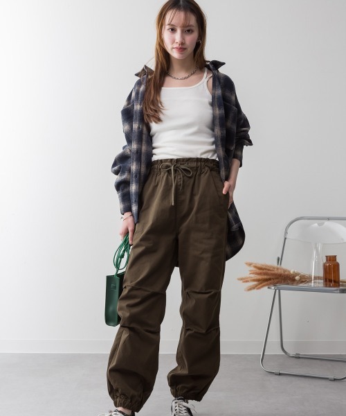aity(アイティ)の「リラックスワイドパラシュートパンツ 綿100% 無地(その他パンツ・レディース・ブラック/カーキ/ベージュ・M/L/LL/3L/4L)」の1枚目の写真