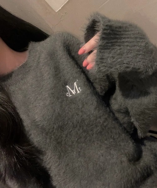 MUCENT(ムセント)の「【日本未発売/WEB限定】MUCENT(ムセント)/アンゴラ オーバーサイズ シャギー ニット/NEUSS ANGORA LOOSE-FIT KNIT(ニット/セーター・レディース・アイボリー/ブラック/チャコールグレー・FREE)」の3枚目の写真