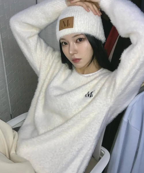 MUCENT(ムセント)の「【日本未発売/WEB限定】MUCENT(ムセント)/アンゴラ オーバーサイズ シャギー ニット/NEUSS ANGORA LOOSE-FIT KNIT(ニット/セーター・レディース・アイボリー/ブラック/チャコールグレー・FREE)」の1枚目の写真