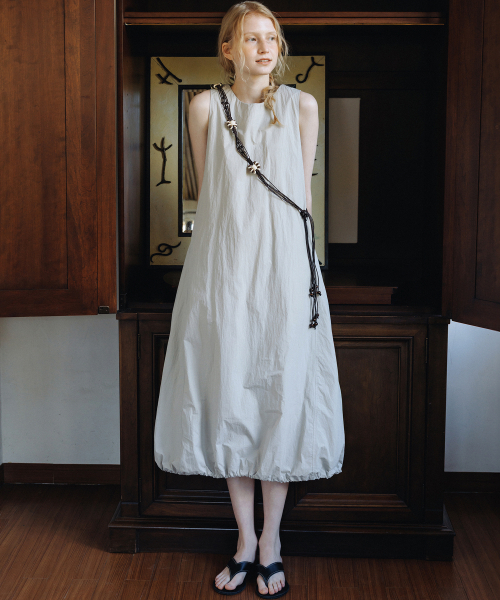 ANDNEEDS(アンドニーズ)の「Balloon string dress (beige)(ワンピース・レディース・その他・FREE)」の1枚目の写真