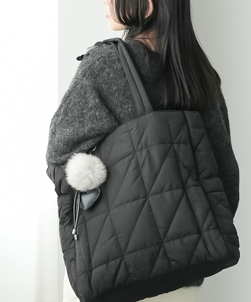 mili an deni（ミリアンデニ）の「中綿キルティングトートバッグ（トートバッグ・レディース・シルバー/ブラック・F）」の5枚目の写真