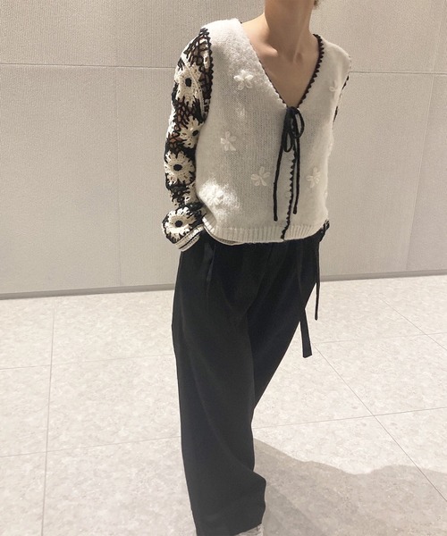 セール】フラワー刺繍ニットベスト (comochi select) / Vネック