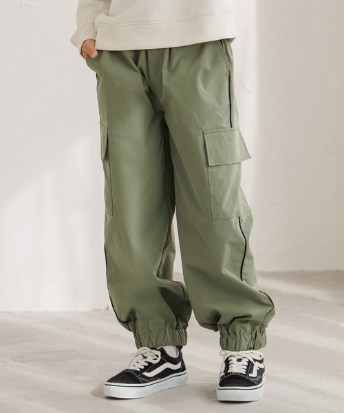 coca（coca）（コカ）の「キッズ ラインカーゴジョガーパンツ（スウェットパンツ・キッズ・ブラック/カーキ・120/130/140/150）」の2枚目の写真