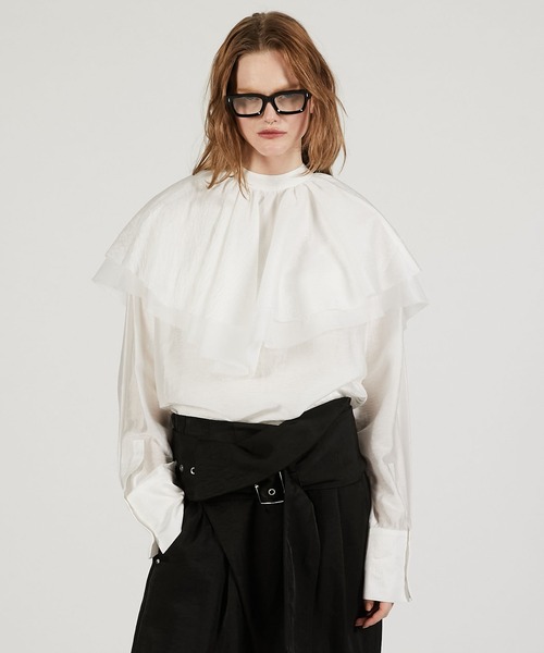 PRANK PROJECT（プランクプロジェクト）の「ボリュームラッフル2WAYトップ / Volume Ruffled 2WAY Top（シャツ/ブラウス・レディース・ブラック/ホワイト・FREE）」の2枚目の写真