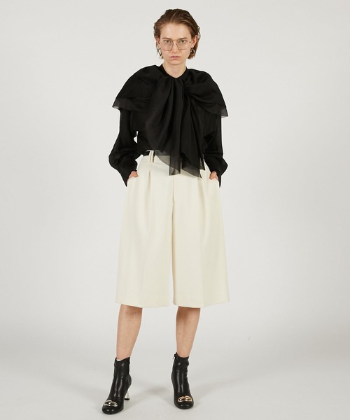 PRANK PROJECT（プランクプロジェクト）の「ボリュームラッフル2WAYトップ / Volume Ruffled 2WAY Top（シャツ/ブラウス・レディース・ブラック/ホワイト・FREE）」の5枚目の写真