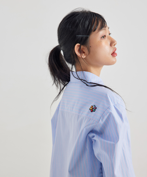 OWURA（オウラ）の「ヌルディベーシックシャツ_ブルーピンクストライプ（シャツ/ブラウス・レディース・その他・OS）」の2枚目の写真