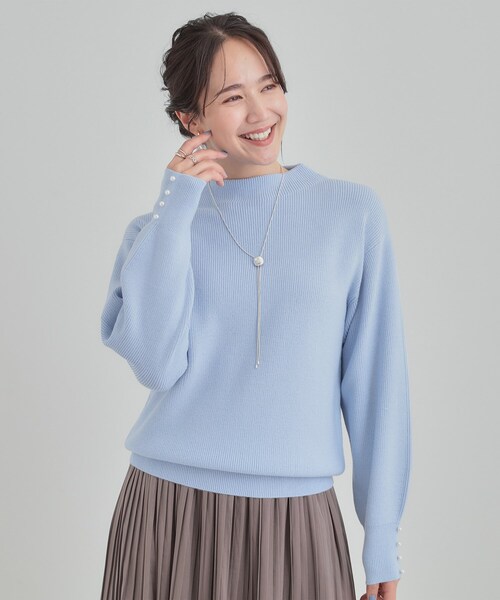 SHOO・LA・RUE（シューラルー）の「【洗濯機可/S-LL/毛玉になりにくい】お袖パールで上品な ハイネックニット（ニット/セーター・レディース・ネイビー/ライトグレー/グリーン系/ピンク系/アイボリー/ライトブルー・01/02/03/04）」の7枚目の写真