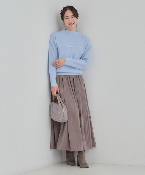 SHOO・LA・RUE（シューラルー）の「【洗濯機可/S-LL/毛玉になりにくい】お袖パールで上品な ハイネックニット（ニット/セーター・レディース・ネイビー/ライトグレー/グリーン系/ピンク系/アイボリー/ライトブルー・01/02/03/04）」の9枚目の写真